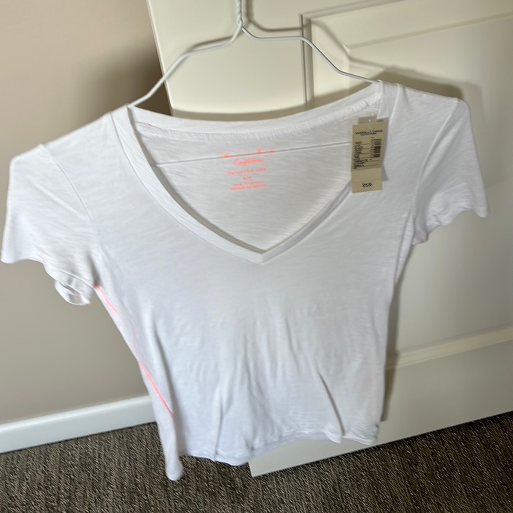 Tshirt - NWT - American Eagle Outfitters - white, v neck, size S, long length